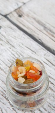 Karışık kuru meyve parçaları