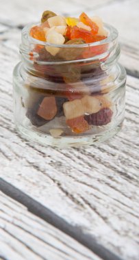 Karışık kuru meyve parçaları