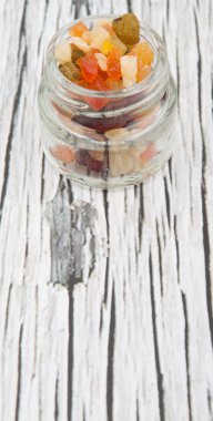 Karışık kuru meyve parçaları