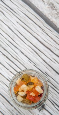 Karışık kuru meyve parçaları