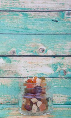 Karışık kuru meyve parçaları