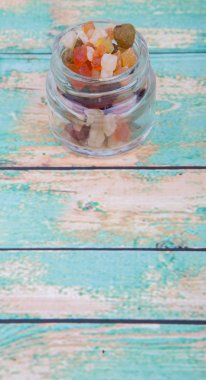 Karışık kuru meyve parçaları