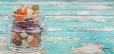 Karışık kuru meyve parçaları