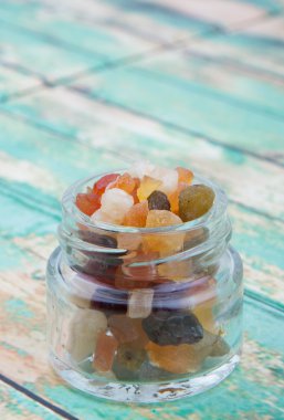 Karışık kuru meyve parçaları