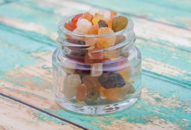 Karışık kuru meyve parçaları