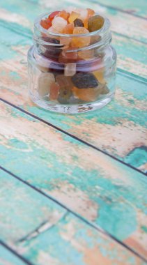 Karışık kuru meyve parçaları