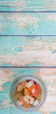 Karışık kuru meyve parçaları