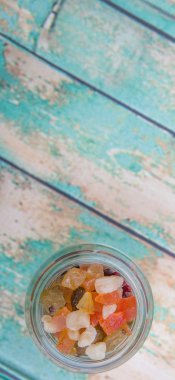 Karışık kuru meyve parçaları