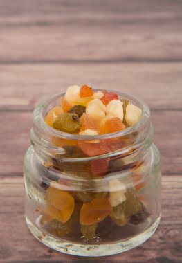 Karışık kuru meyve parçaları