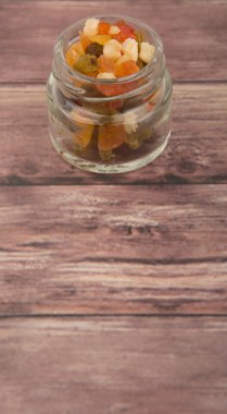 Karışık kuru meyve parçaları