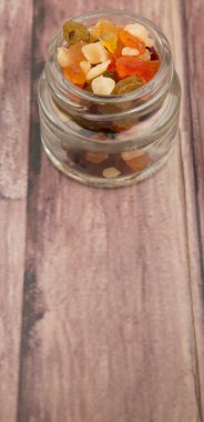 Karışık kuru meyve parçaları