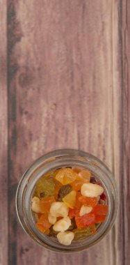 Karışık kuru meyve parçaları