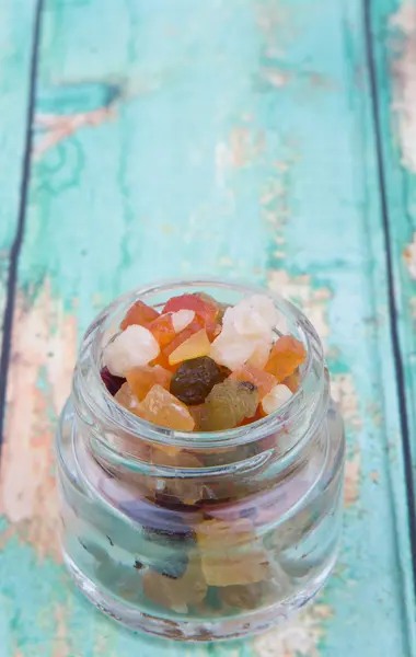 Karışık kuru meyve parçaları