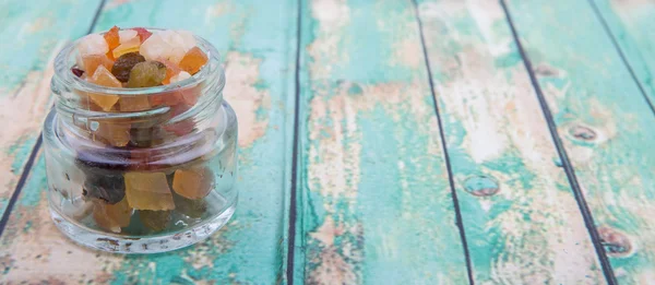 Karışık kuru meyve parçaları