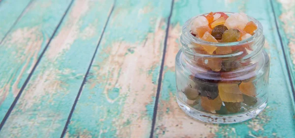 Karışık kuru meyve parçaları