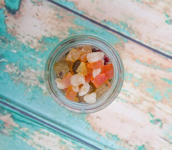 Karışık kuru meyve parçaları