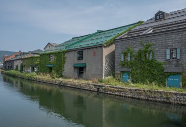 Eski taş ambarları 