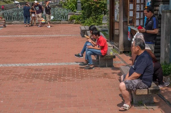 Туристів у місті Otaru, Японія — стокове фото
