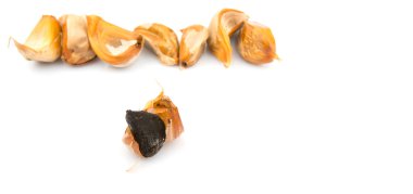 Karamelize siyah sarımsak karanfil 