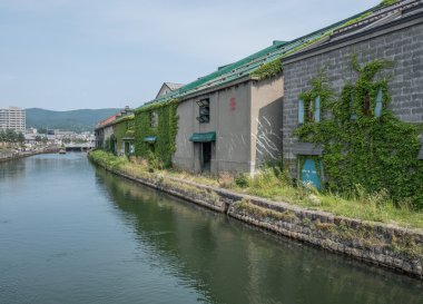 Otaru City, Japonya'da Otaru Kanalı'nı oluşturan eski taş depolar
