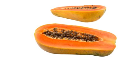 Beyaz arka plan üzerinde papaya meyve kesme