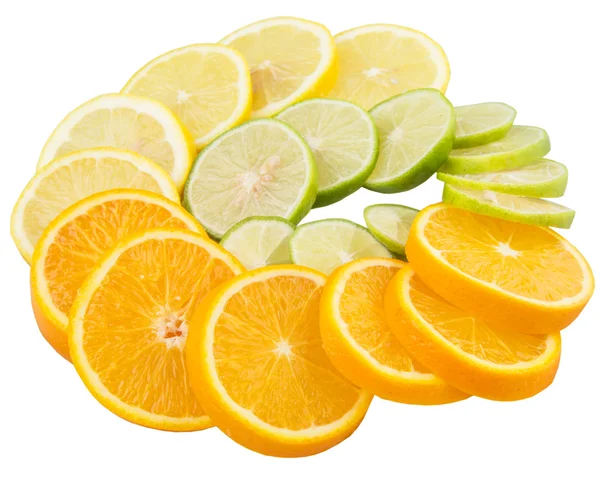 Πορτοκαλιές Λεμονιές Και Ασβέστη Φέτες Στρώμα Πάνω Από Λευκό Φόντο — Φωτογραφία Αρχείου