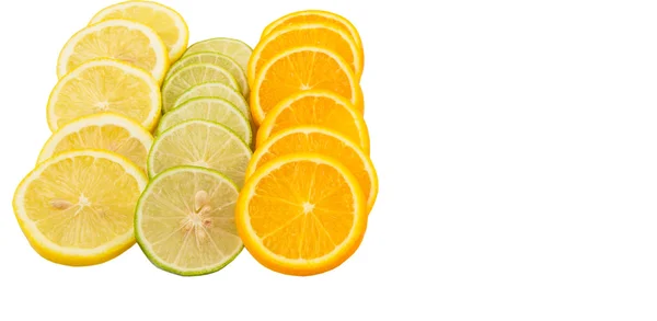 Limonki Cytryny Pomarańczy Warstwy Plasterków Białym Tle — Zdjęcie stockowe