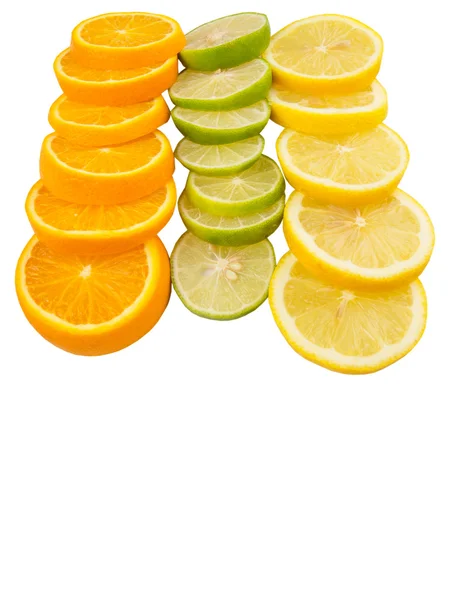 Lime Citron Och Apelsin Layer Skivor Över Vit Bakgrund — Stockfoto