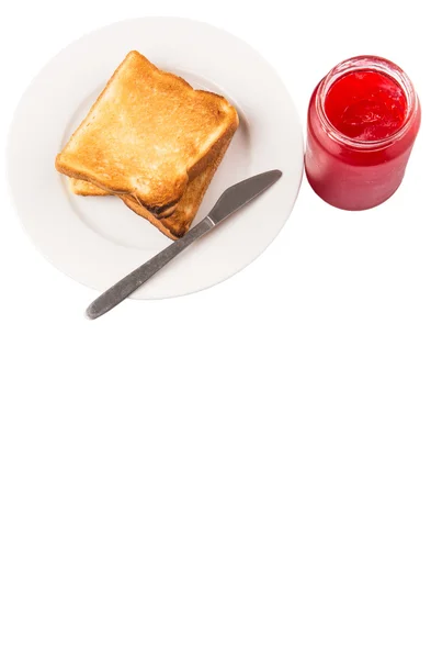 Una Bottiglia Marmellata Fragole Pane Tostato Piatto Sfondo Bianco — Foto Stock