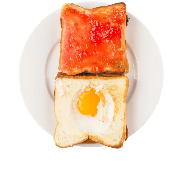 Pane Tostato Con Uovo Fritto Marmellata Fragole Piatto Bianco — Foto Stock