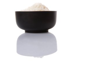 beyaz zemin üzerine pişmiş pirinç