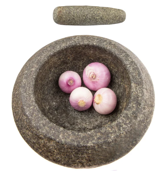 Mortier et pilon en pierre avec oignons — Photo