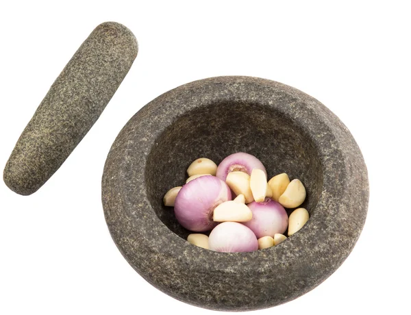 石造り乳鉢および乳棒と玉ねぎとニンニク — ストック写真