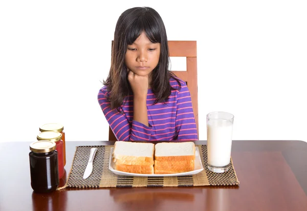 Jong Maleis Aziatische preteen meisje ontbijten — Stockfoto