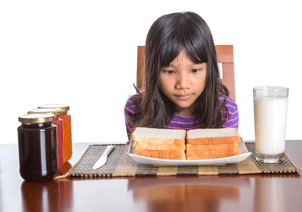 マレー語アジア プレティーン ヌード少女朝食 — ストック写真