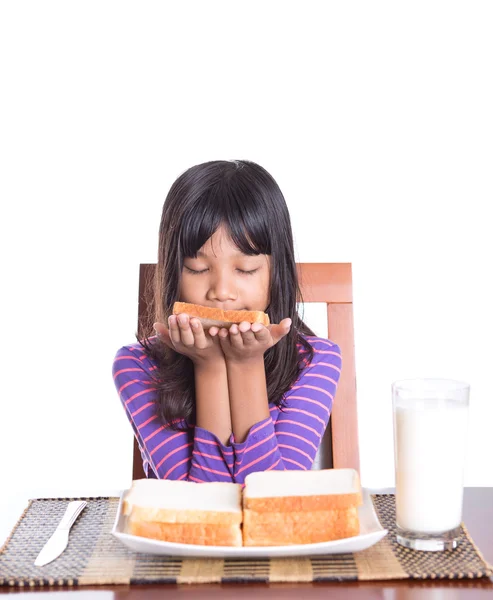 Jong Maleis Aziatische preteen meisje ontbijten — Stockfoto