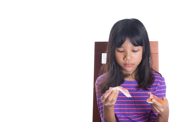 Giovane ragazza mangiare pane — Foto Stock