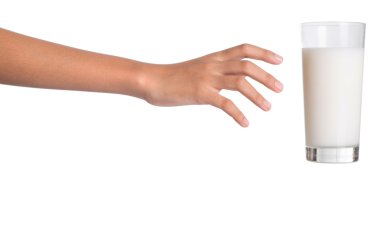 bir bardak süt ile genç kız el