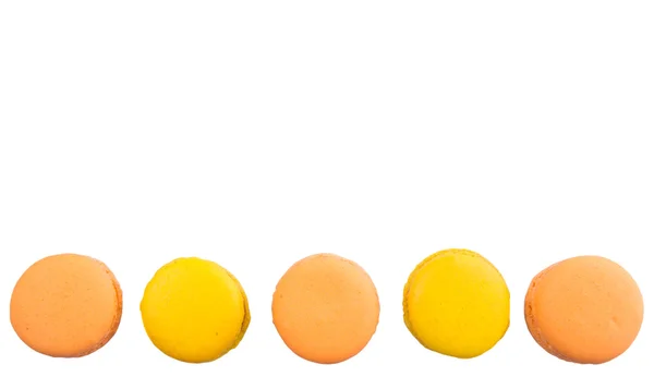 Sárga Narancssárga Színű Francia Macarons Fehér Háttér — Stock Fotó