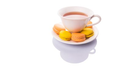 bir fincan çay ve Fransız macarons