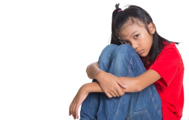 Genç Asyalı kız üzgün ve depresyonda