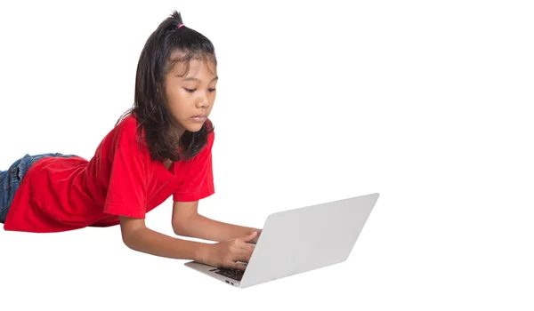 Menina asiática jovem com um laptop — Fotografia de Stock