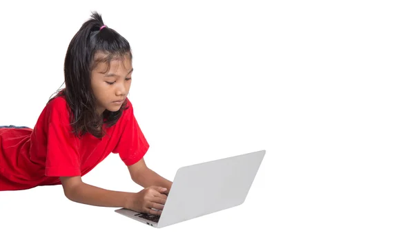 Jonge Aziatische meisje met een laptop — Stockfoto