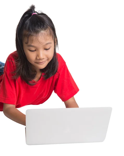 Jonge Aziatische meisje met een laptop — Stockfoto