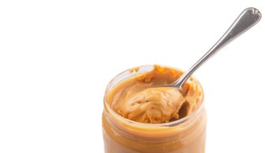 Fıstık ezmesi ile küçük kaşık