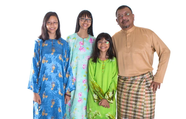 Edad Media asiático malayo padre e hijas — Foto de Stock