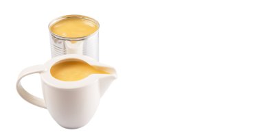 Yoğunlaştırılmış süt teneke kutu ve süt sürahi