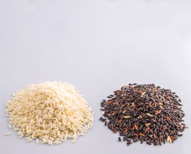 Siyah ve beyaz yapışkan pirinç