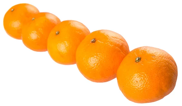 Rad Med Mandarin Orange Frukt Över Vit Bakgrund — Stockfoto
