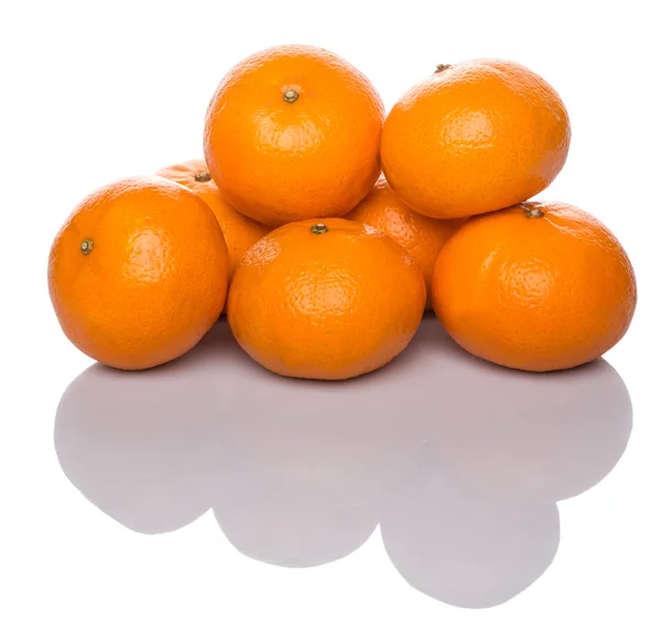 Eine Gruppe Mandarinen-Orangen — Stockfoto